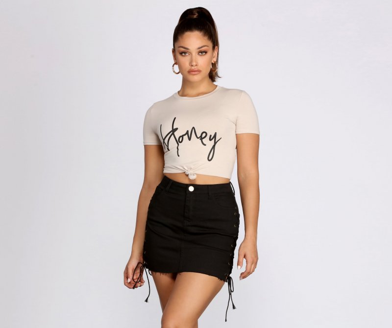 TableClothsUs Honey Knot Front Tee