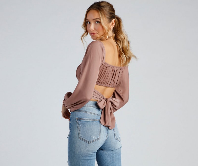 TableClothsUs Effortlessly Pretty Cropped Blouse