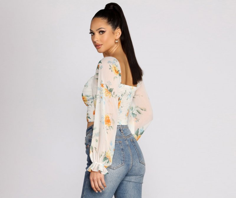 TableClothsUs Floral Sweetheart Ruched Crop Top