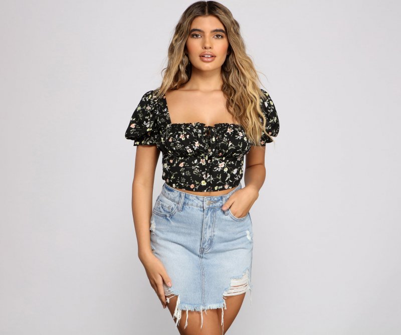 TableClothsUs Favorite Floral Puff Sleeve Crop Top