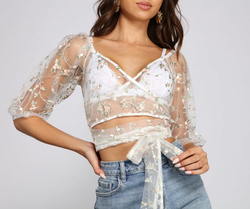 TableClothsUs Effortlessly Embroidered Floral Crop Top