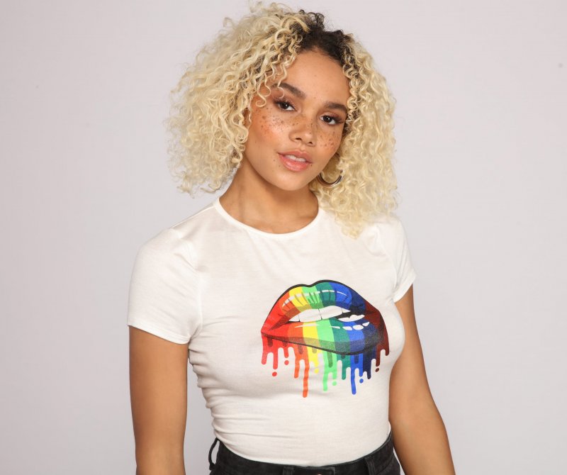 TableClothsUs Rainbow Lip Glam Graphic Tee