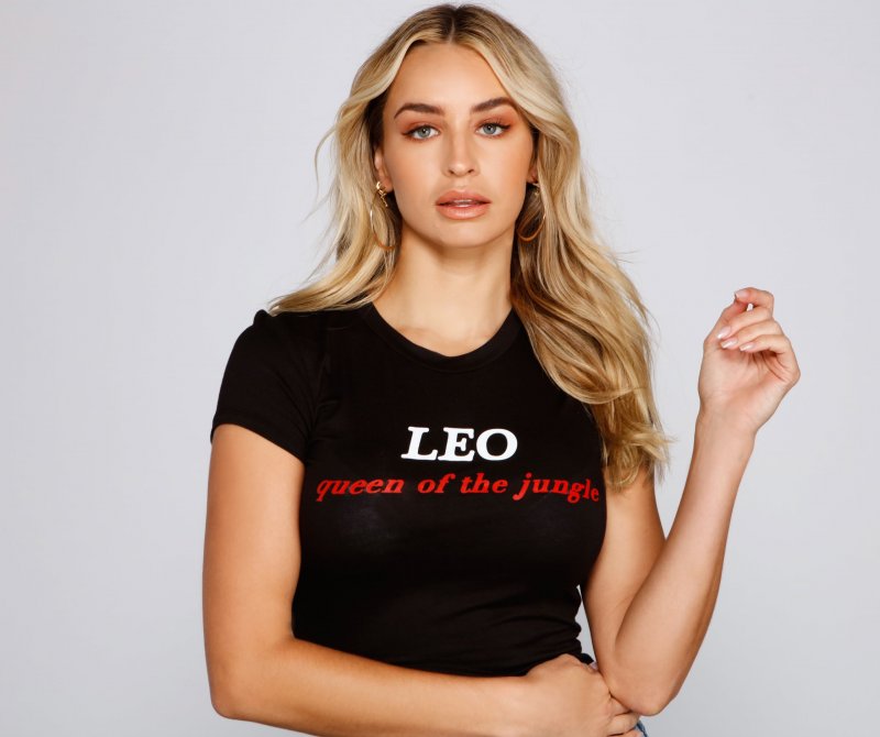 TableClothsUs Queen Of The Jungle Leo Graphic Tee