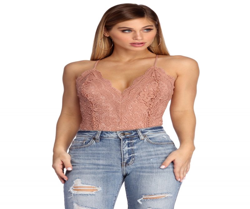 TableClothsUs Scalloped Lace Bodysuit